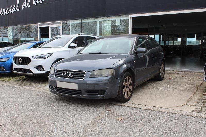 Gris Usado 2004 Audi A3 Ambition Utilitario | 1850 € - Imagen 1/4
