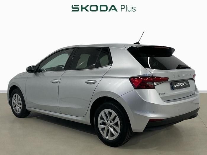 Usado Skoda Fabia Selection 95 CV (69 kW) 2024 Gris plata Utilitario