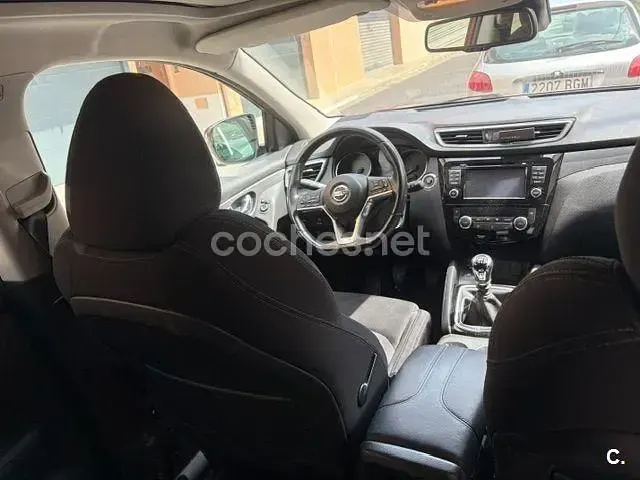 Usado Nissan Qashqai N-Connecta 115 CV (84 kW) 2018 Rojo SUV