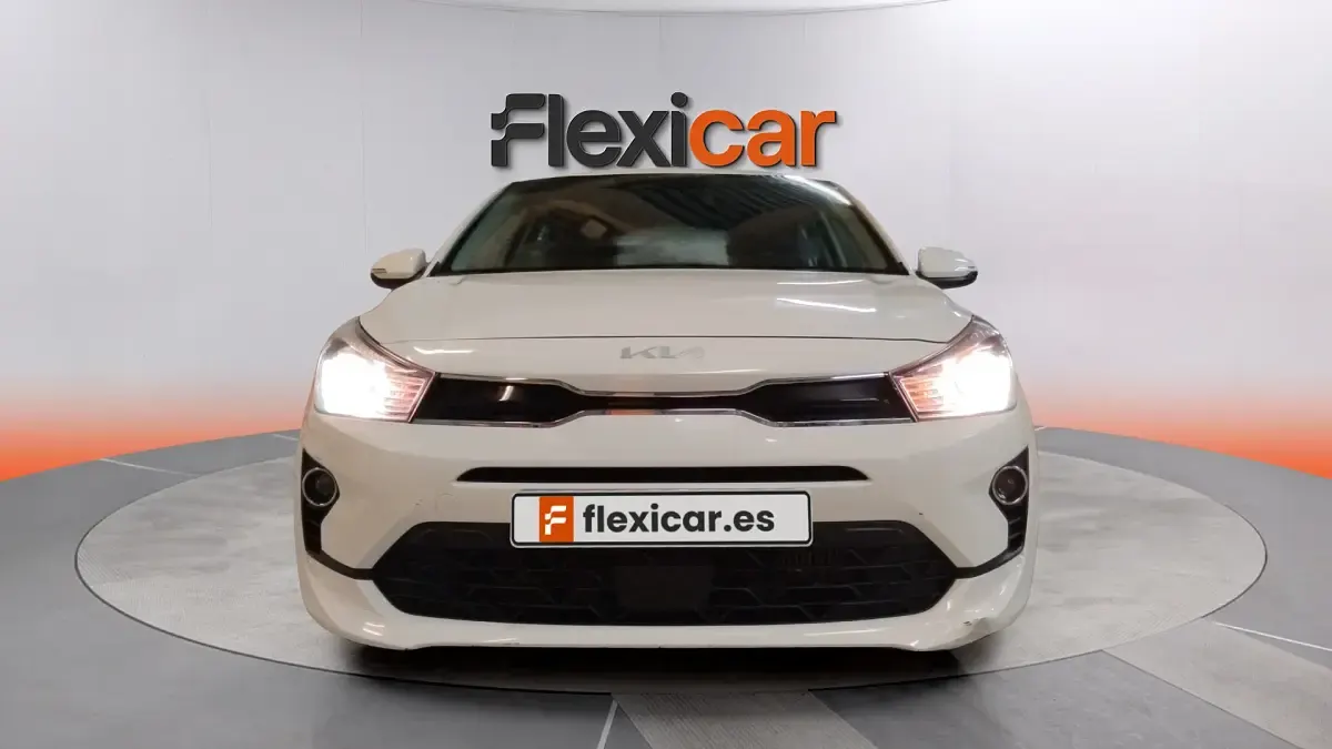Usado Kia Rio 101 CV (74 kW) 2023 Blanco Berlina