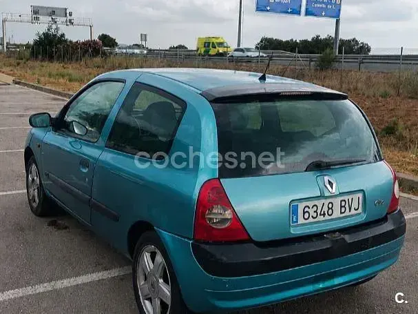 Usado Renault Clio 75 CV (55 kW) 2002 Azul Berlina