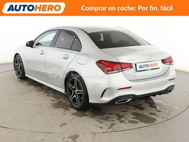 Usado Mercedes A180 AMG line 136 CV (100 kW) 2022 Gris / plata Berlina
