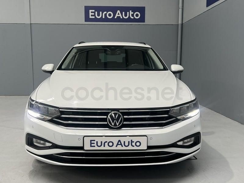 Usado VW Passat Executive 150 CV (110 kW) 2021 Blanco Familiar