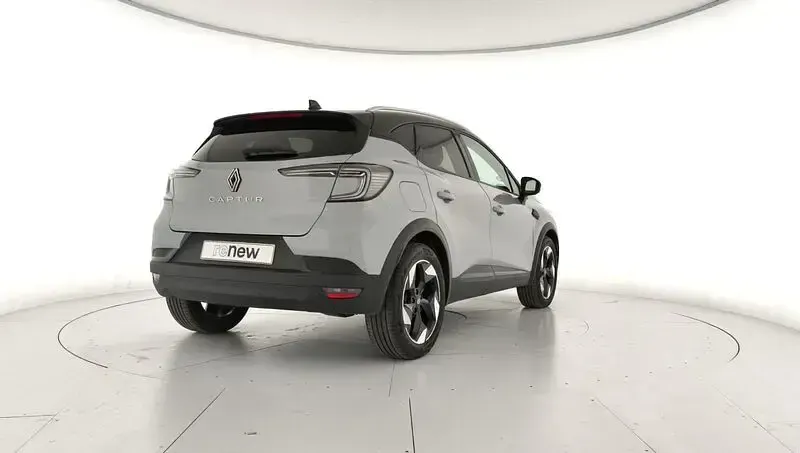 Usado Renault Captur Techno 100 CV (73 kW) 2025 Gris SUV