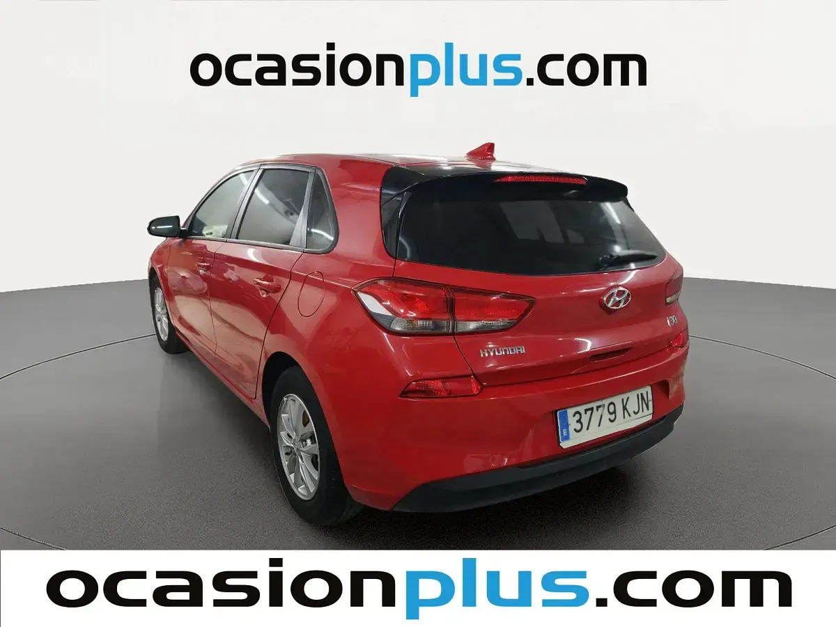 Usado Hyundai i30 110 CV (80 kW) 2018 Rojo Utilitario