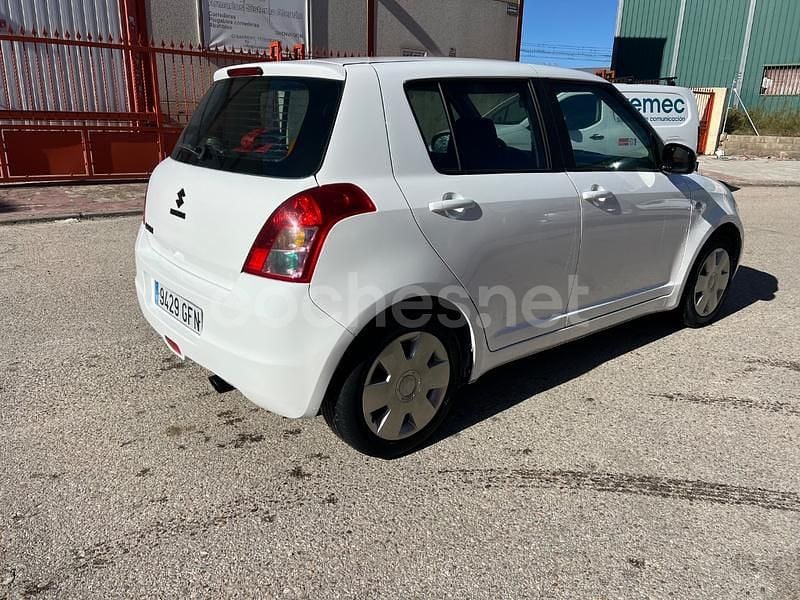 Usado Suzuki Swift GL 75 CV (55 kW) 2008 Blanco Berlina
