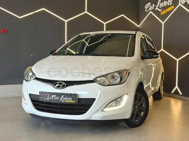 Usado Hyundai i20 85 CV (62 kW) 2014 Blanco Utilitario