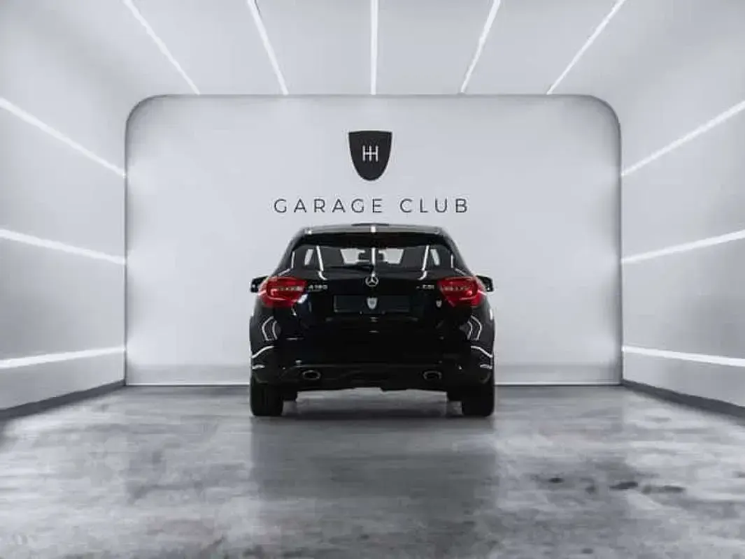 Usado Mercedes A180 Urban 109 CV (80 kW) 2013 Negro Utilitario