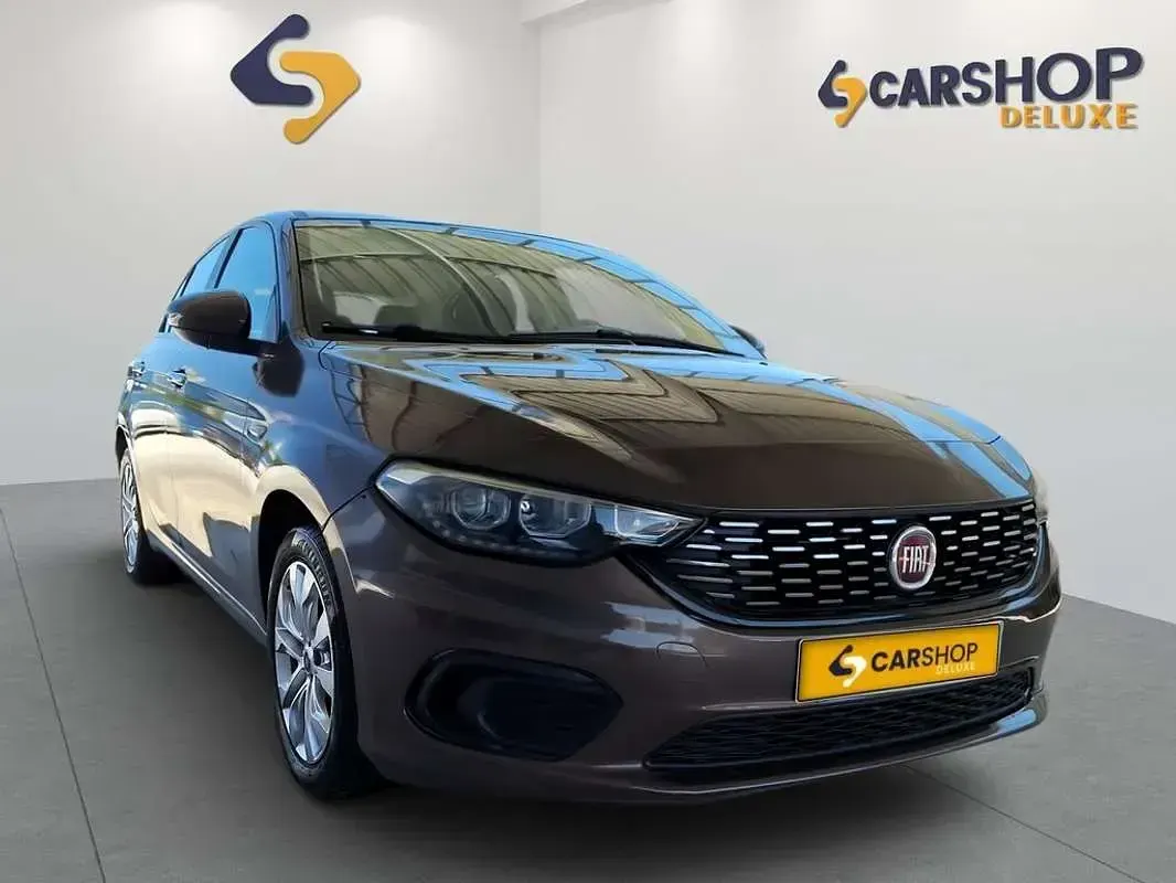 Usado Fiat Tipo Easy 95 CV (69 kW) 2017 Marrón Utilitario