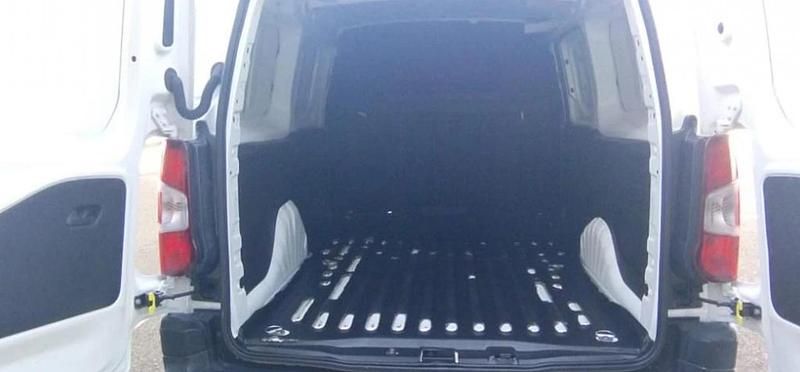 Usado Citroën Berlingo 102 CV (75 kW) 2019 Ewp  pintura blanco banquise Monovolumen