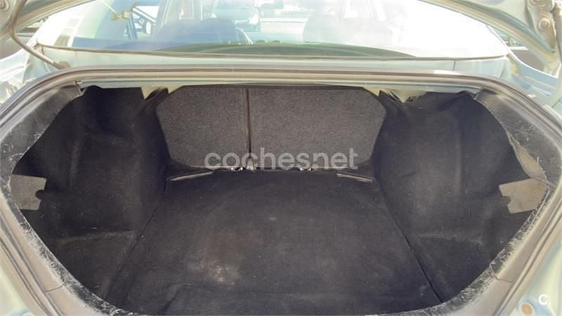 Usado Seat Cordoba Stylance 75 CV (55 kW) 2004 Azul Berlina