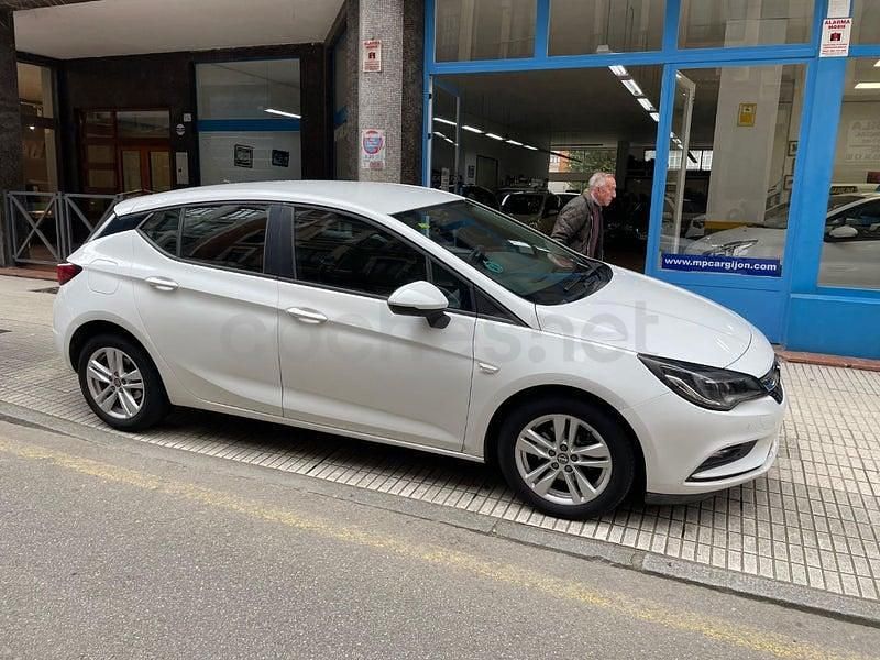 Używany Opel Astra Selective 110 KM (80 kW) 2019 Biały Sedan/Limuzyna