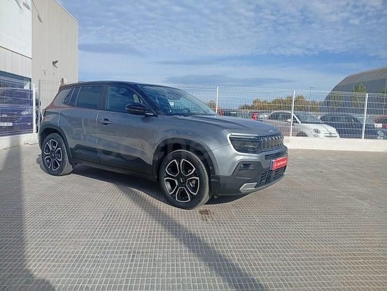 Usado Jeep Avenger Summit 100 CV (73 kW) 2023 Gris / plata SUV