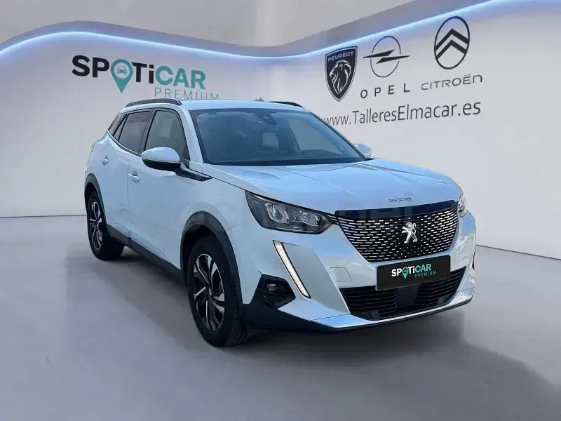 Usado Peugeot 2008 Allure 130 CV (95 kW) 2021 Blanco SUV