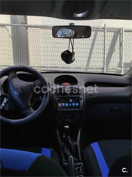 Usado Peugeot 206 70 CV (51 kW) 2002 Azul Berlina