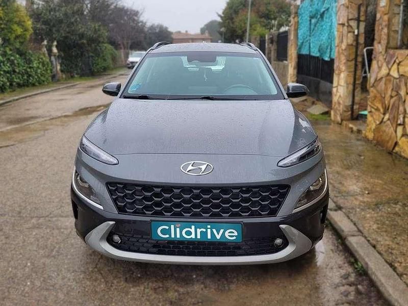 Usado Hyundai Kona 105 CV (77 kW) 2022 Gris SUV