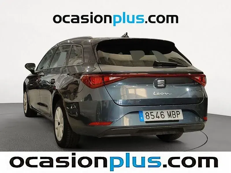Usado Seat Leon ST Style 110 CV (80 kW) 2022 Gris Familiar