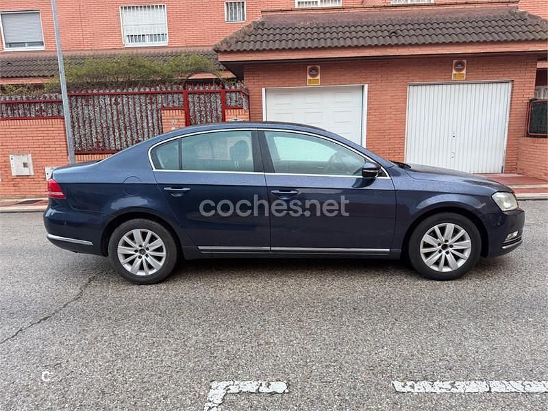Usado VW Passat Edition 140 CV (102 kW) 2012 Azul Berlina