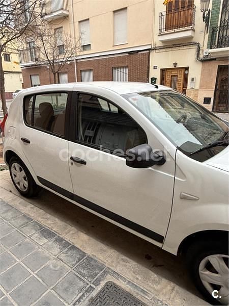 Usado Dacia Sandero Ambiance 75 CV (55 kW) 2011 Blanco Berlina