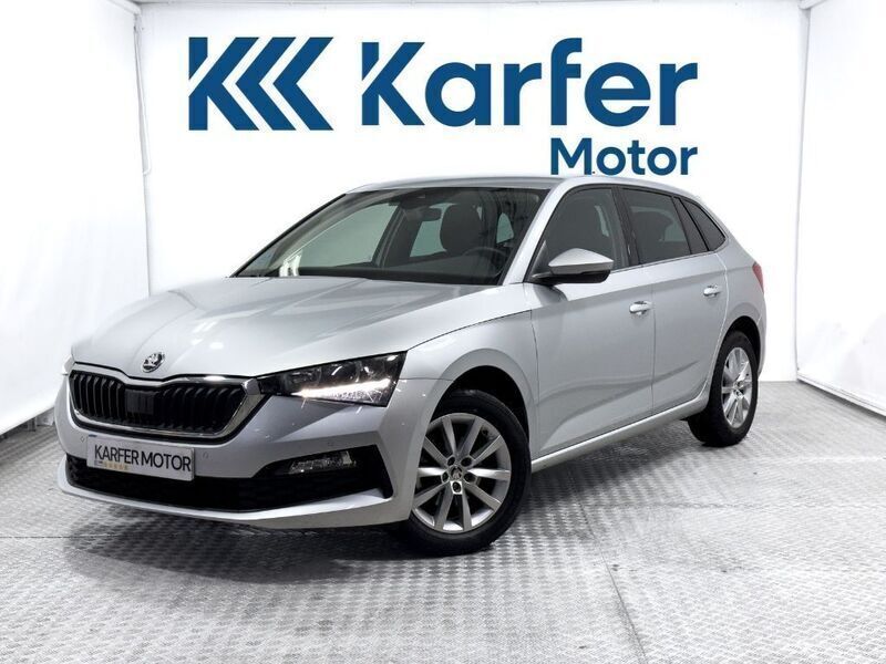 Gris Usado 2022 Skoda Scala Style Utilitario | 18.190 € (Un poco caro) - Imagen 1/4