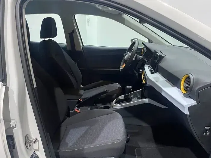 Usado Seat Arona Style Plus 110 CV (80 kW) 2022 Blanco SUV