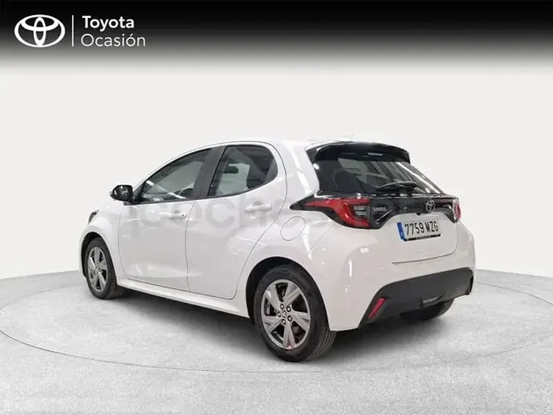 Usado Toyota Yaris Hybrid Active 116 CV (85 kW) 2025 Blanco Berlina