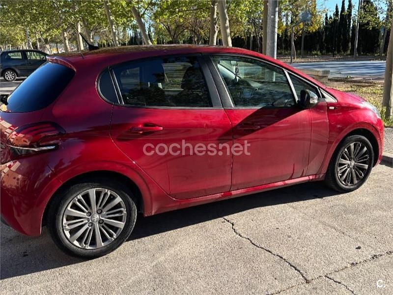 Usado Peugeot 208 Style 82 CV (60 kW) 2016 Rojo Utilitario