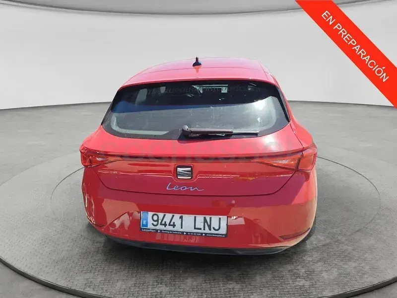 Usado Seat Leon Reference 115 CV (84 kW) 2021 Rojo Berlina