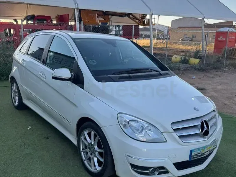Usado Mercedes B180 109 CV (80 kW) 2011 Blanco Utilitario