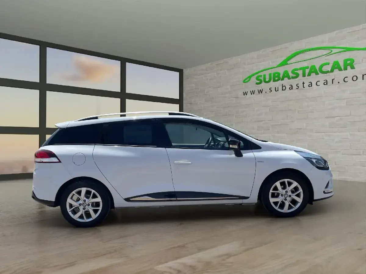 Usado Renault Clio LIMITED 90 CV (66 kW) 2018 Blanco Familiar