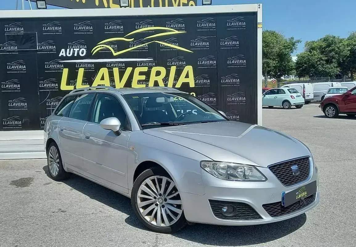 Usado Seat Exeo Style 120 CV (88 kW) 2012 Gris Familiar