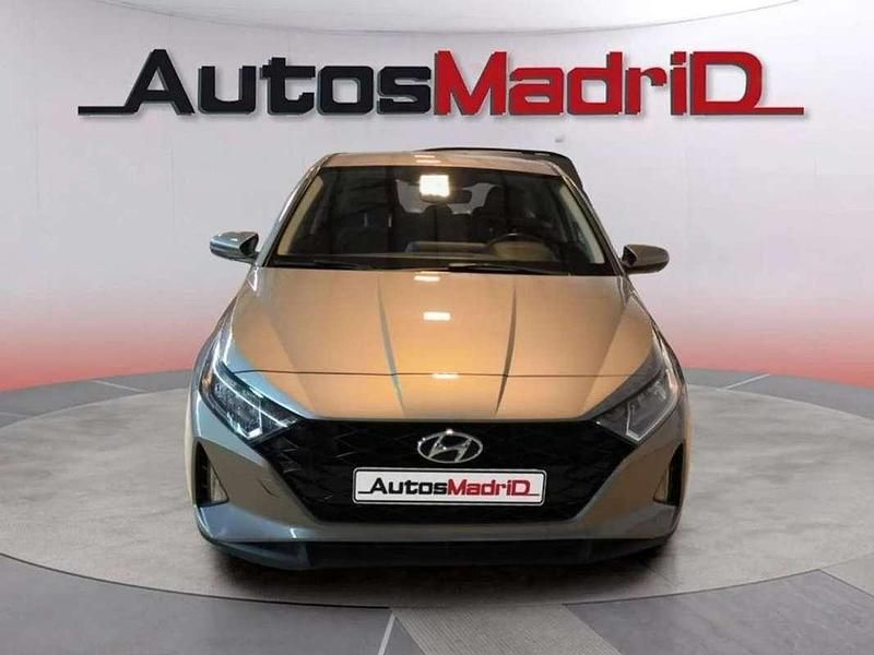 Usado Hyundai i20 101 CV (74 kW) 2022 Gris Berlina