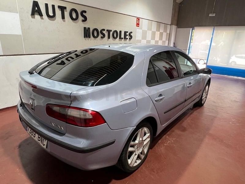 Usado Renault Laguna II Dynamique 120 CV (88 kW) 2001 Gris / plata Berlina