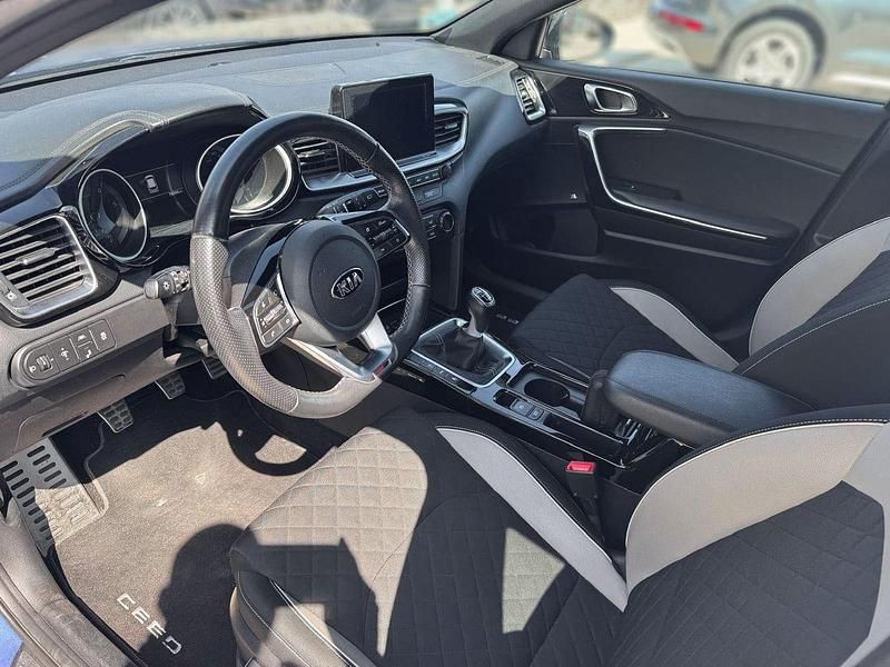 Usado Kia Ceed GT GT-Line 115 CV (84 kW) 2019 Azul Familiar