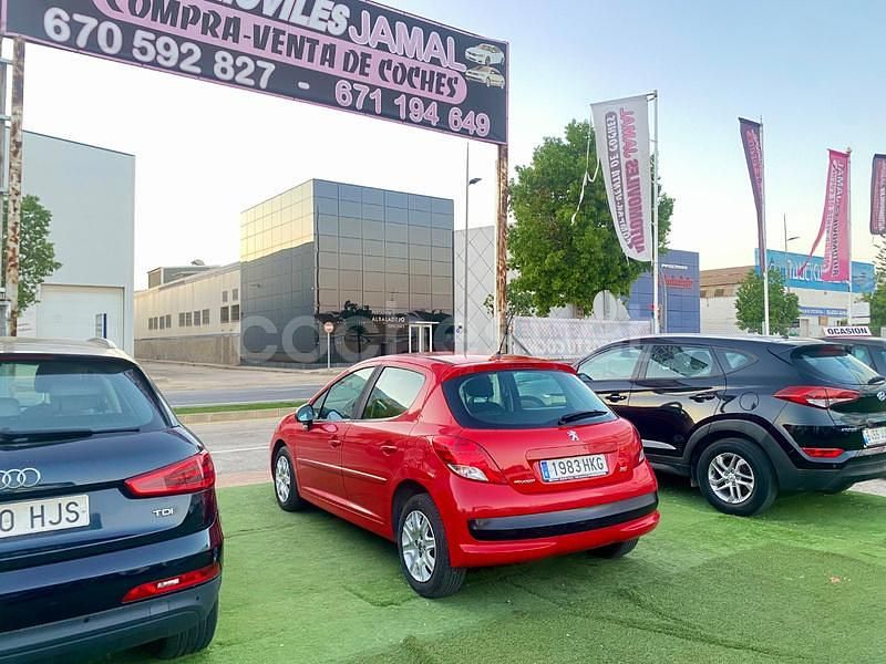 Usado Peugeot 207 Access 70 CV (51 kW) 2012 Rojo Berlina