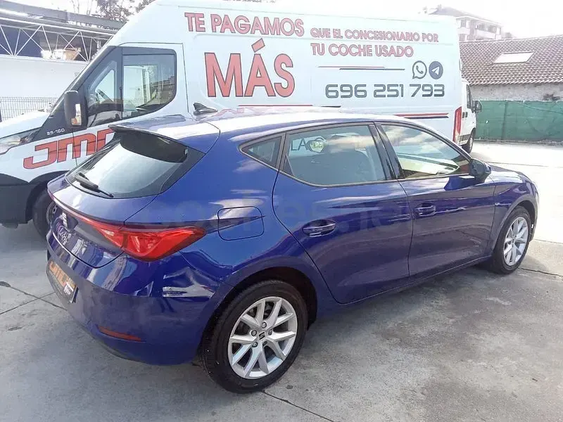 Usado Seat Leon Reference 90 CV (66 kW) 2021 Azul Berlina