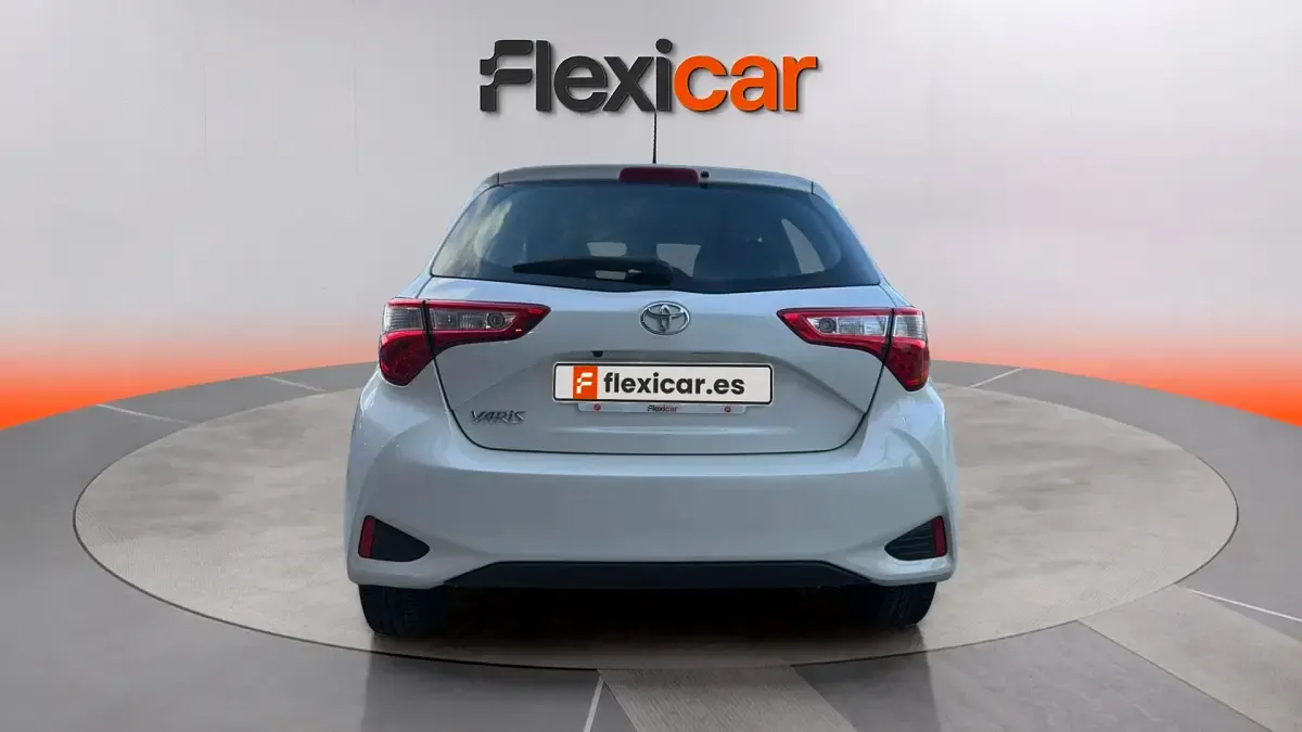 Usado Toyota Yaris Active 111 CV (81 kW) 2018 Blanco Berlina