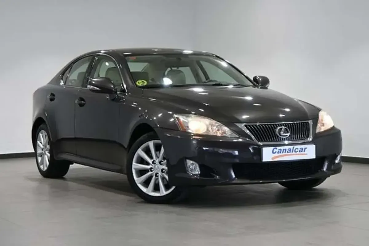 Usado Lexus IS220d Luxury Line 177 CV (130 kW) 2010 Marrón Berlina