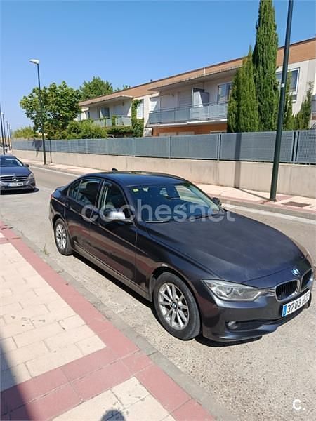 Gris / plata Usado 2014 BMW 318 Comfort Edition Berlina | 11.000 € (Buen precio) - Imagen 1/4