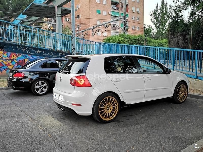 Usado VW Golf IV Highline 105 CV (77 kW) 2004 Blanco Berlina
