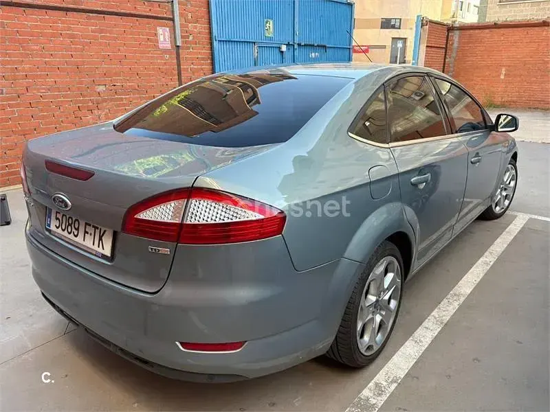 Usado Ford Mondeo Titanium 140 CV (102 kW) 2007 Gris / plata Berlina