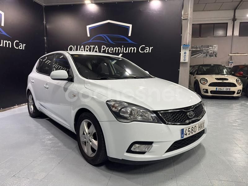Blanco Usado 2012 Kia Ceed Plus Utilitario | 5999 € (Precio justo) - Imagen 1/4