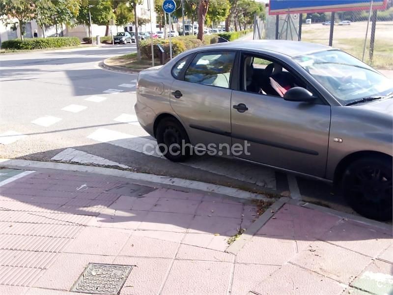 Usado Seat Cordoba Stella 64 CV (47 kW) 2004 Gris / plata Berlina