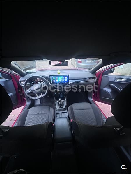 Usado Ford Focus ST-Line 125 CV (91 kW) 2025 Rojo Familiar