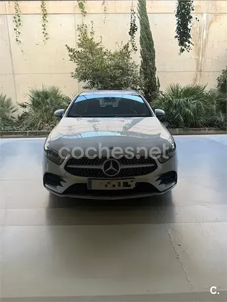 Usado Mercedes A180 122 CV (89 kW) 2019 Gris / plata Berlina