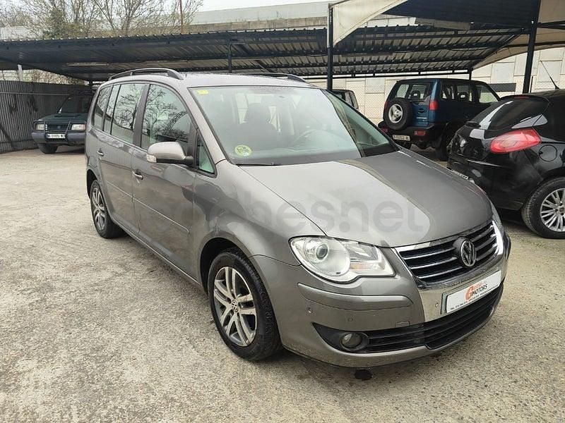 Usado VW Touran Highline 140 CV (102 kW) 2008 Gris / plata Monovolumen