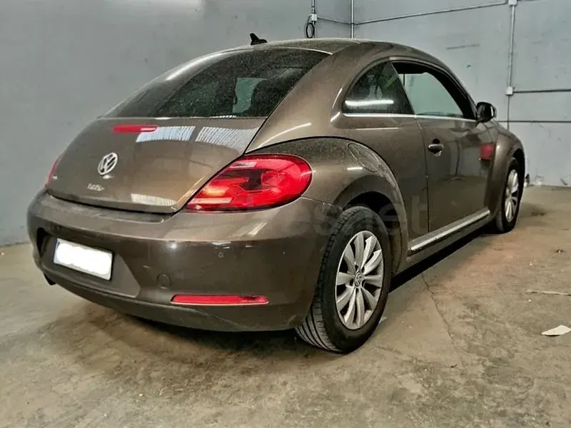 Usado VW Beetle Design 105 CV (77 kW) 2013 Marrón Utilitario