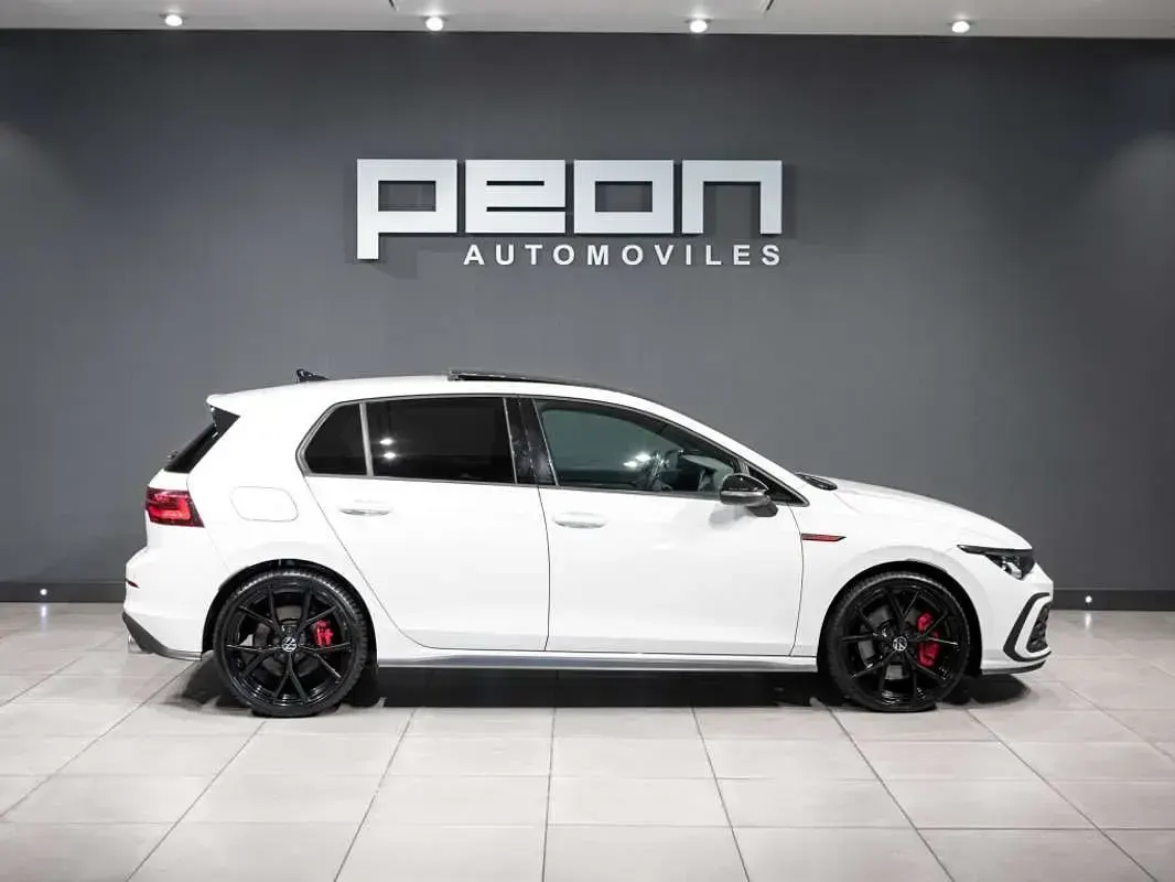 Usado VW Golf VIII GTI 245 CV (180 kW) 2022 Blanco Utilitario
