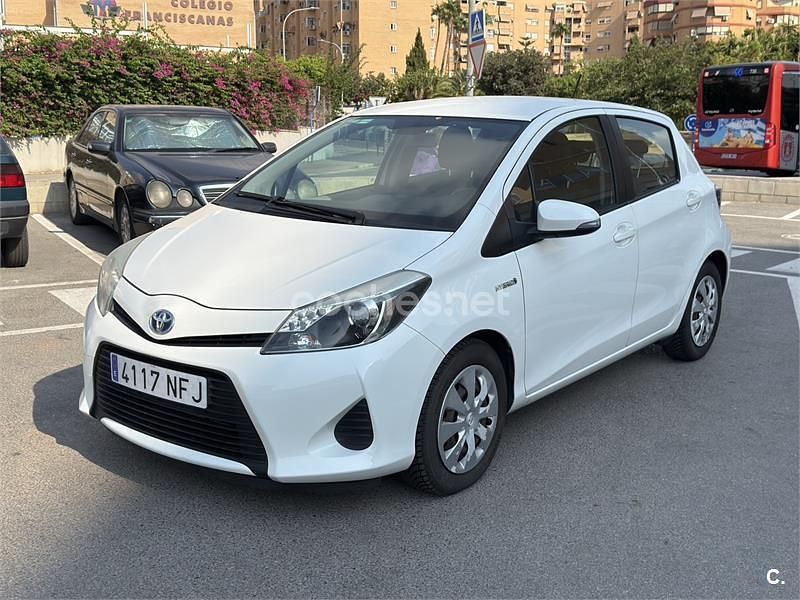 Blanco Usado 2012 Toyota Yaris Hybrid Active Berlina | 9500 € (Un poco caro) - Imagen 1/4