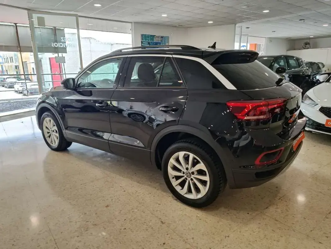 Usado VW T-Roc Life 150 CV (110 kW) 2024 Negro SUV